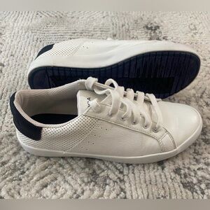 Náutica White/Blue Casual Shoes Women’s size 8.5 Authentic great condition